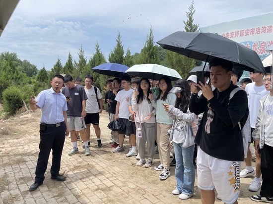 13日，，，南泥湾治沟造地树模项目现场教学（延循分公司）.jpg